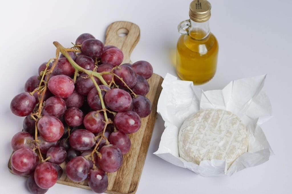 ¿Por qué el queso de cabra combina tan bien con frutas?