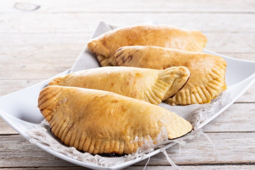 empanadilla queso de cabra y cebolla caramelizada